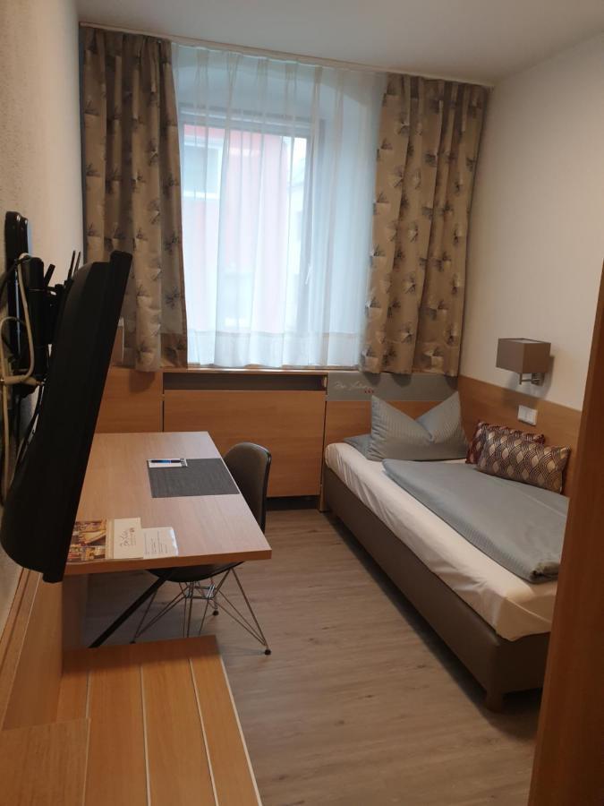 Hotel Drei Lilien Vohenstrauss Ngoại thất bức ảnh