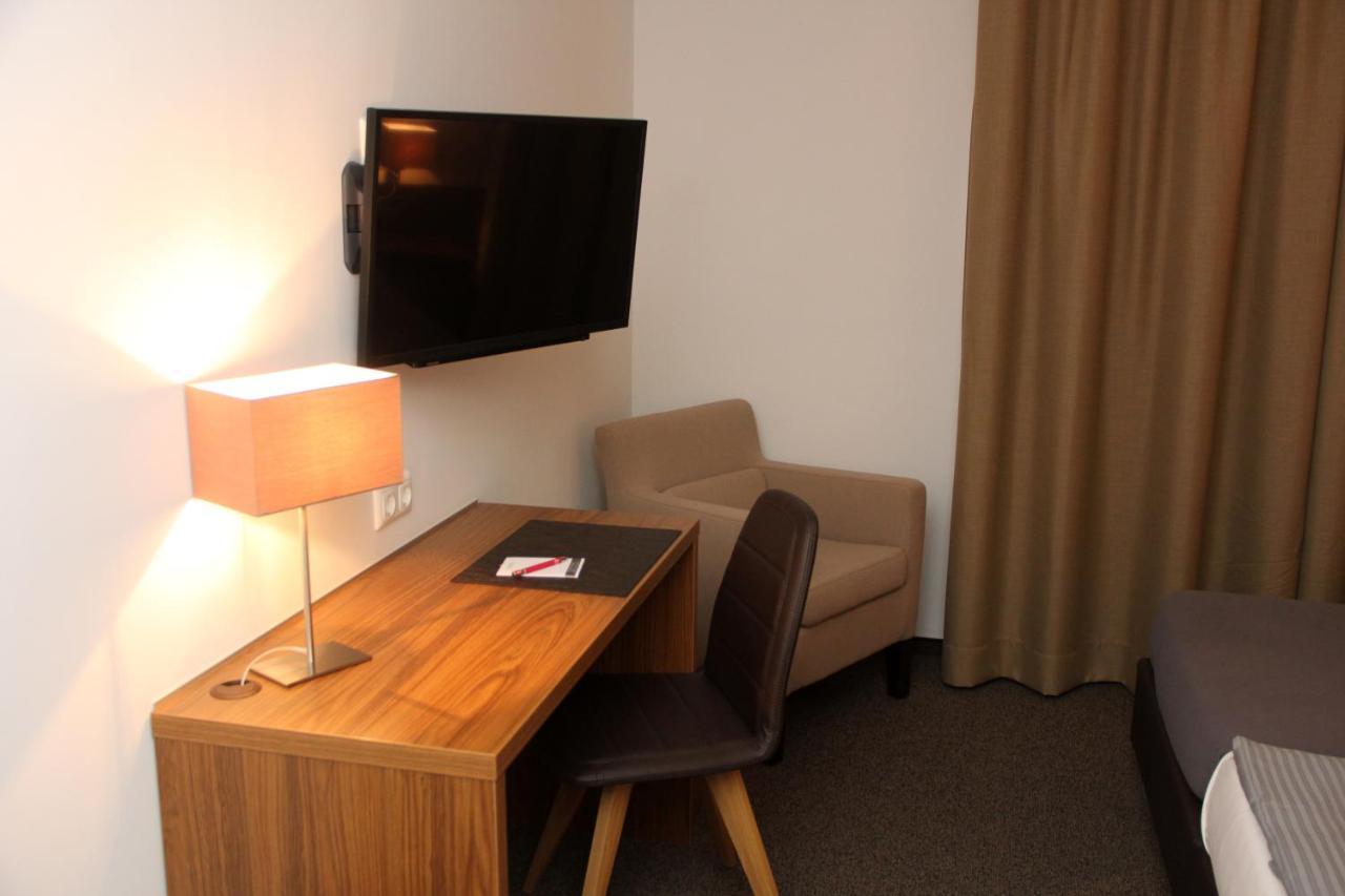Hotel Drei Lilien Vohenstrauss Ngoại thất bức ảnh